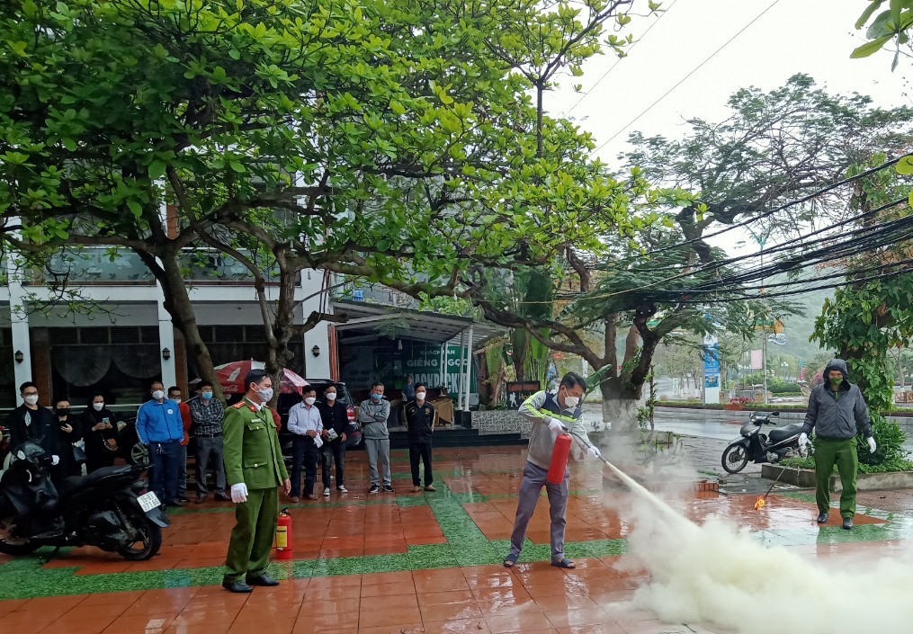 Công an huyện Cát Hải: Tập huấn và cấp giấy chứng nhận huấn luyện nghiệp vụ phòng cháy chữa cháy